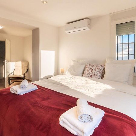 In The Second Line, Modern Beachfront Holiday Home In Costabella, מארבלה מראה חיצוני תמונה