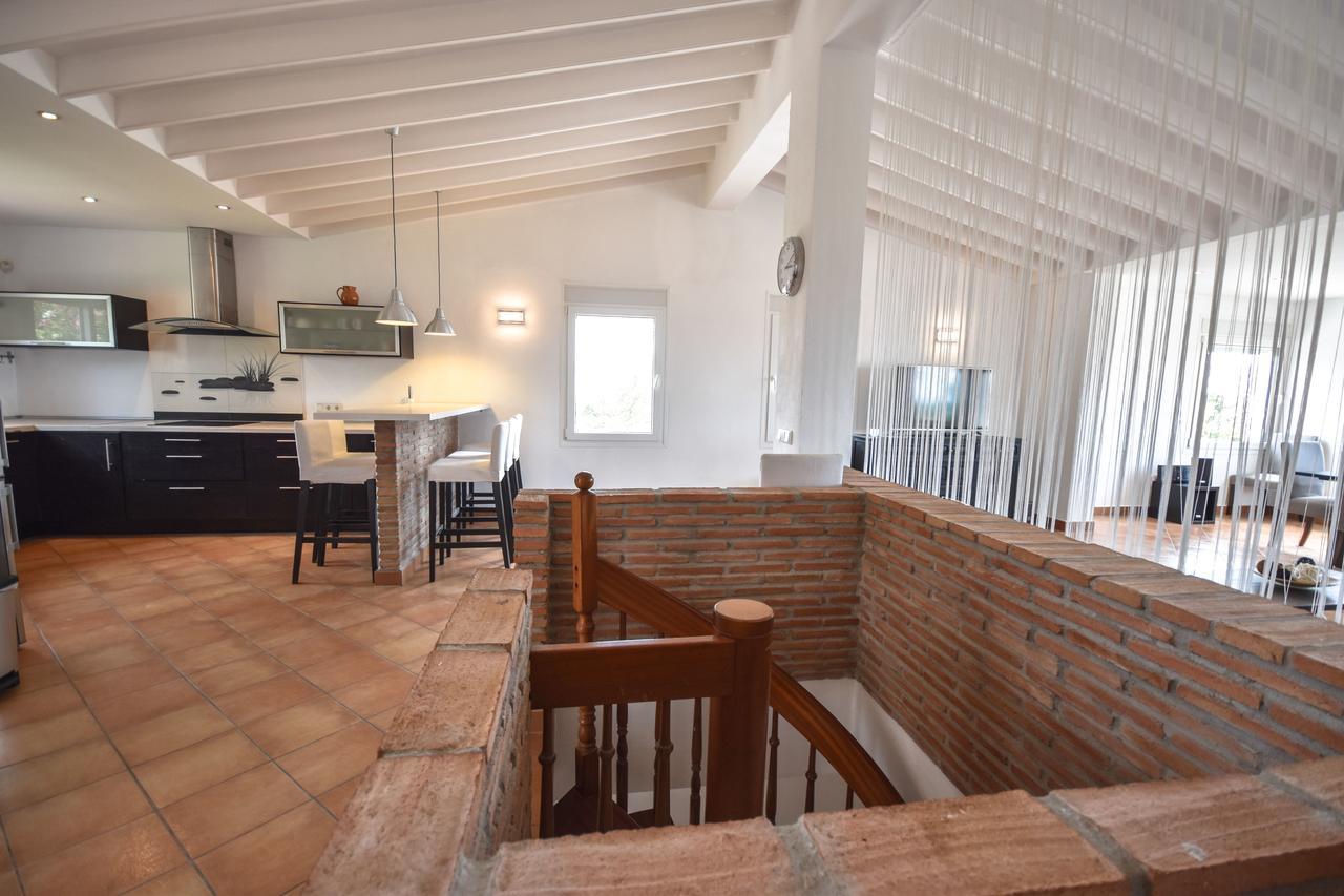 In The Second Line, Modern Beachfront Holiday Home In Costabella, מארבלה מראה חיצוני תמונה