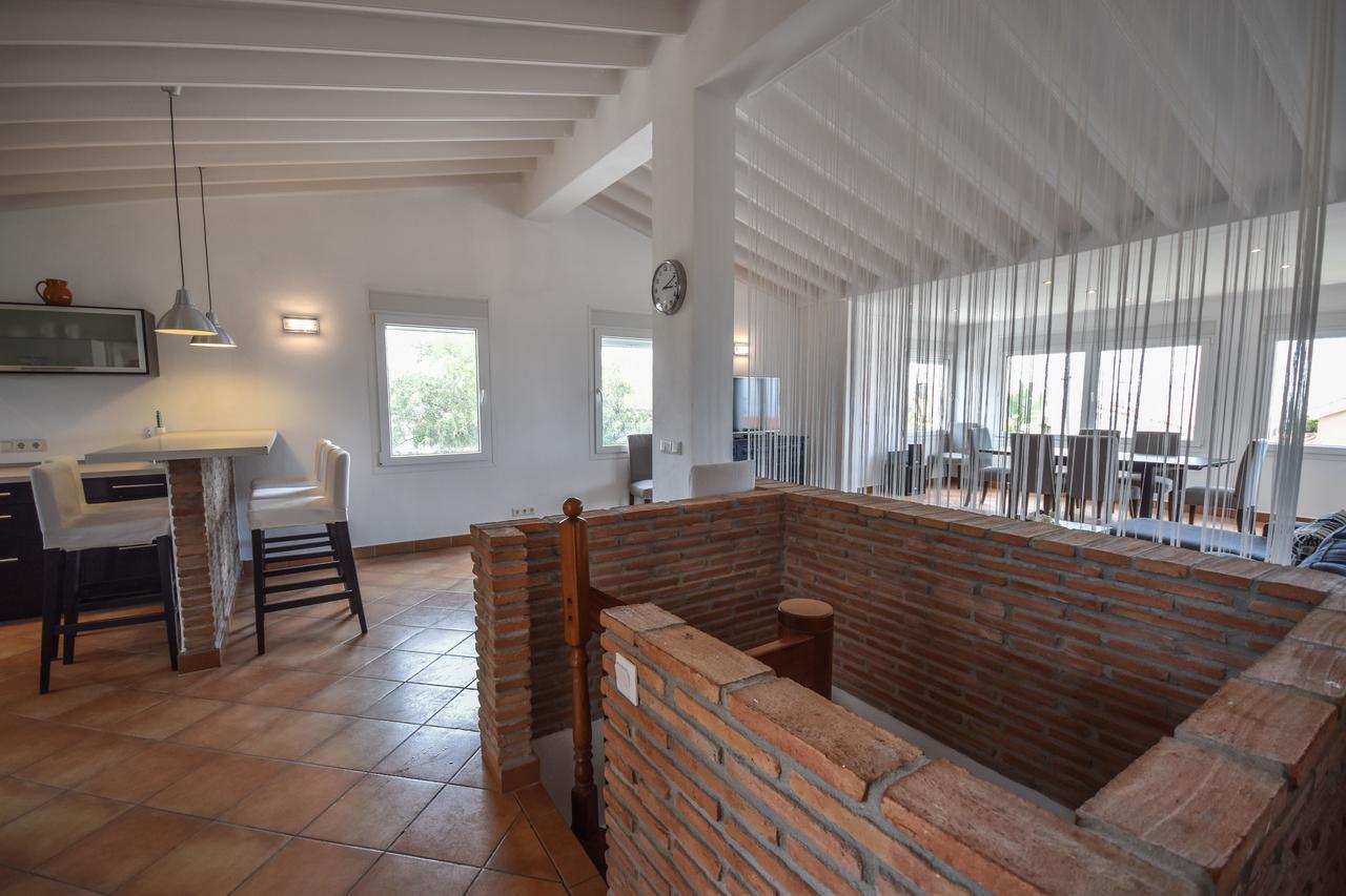 In The Second Line, Modern Beachfront Holiday Home In Costabella, מארבלה מראה חיצוני תמונה