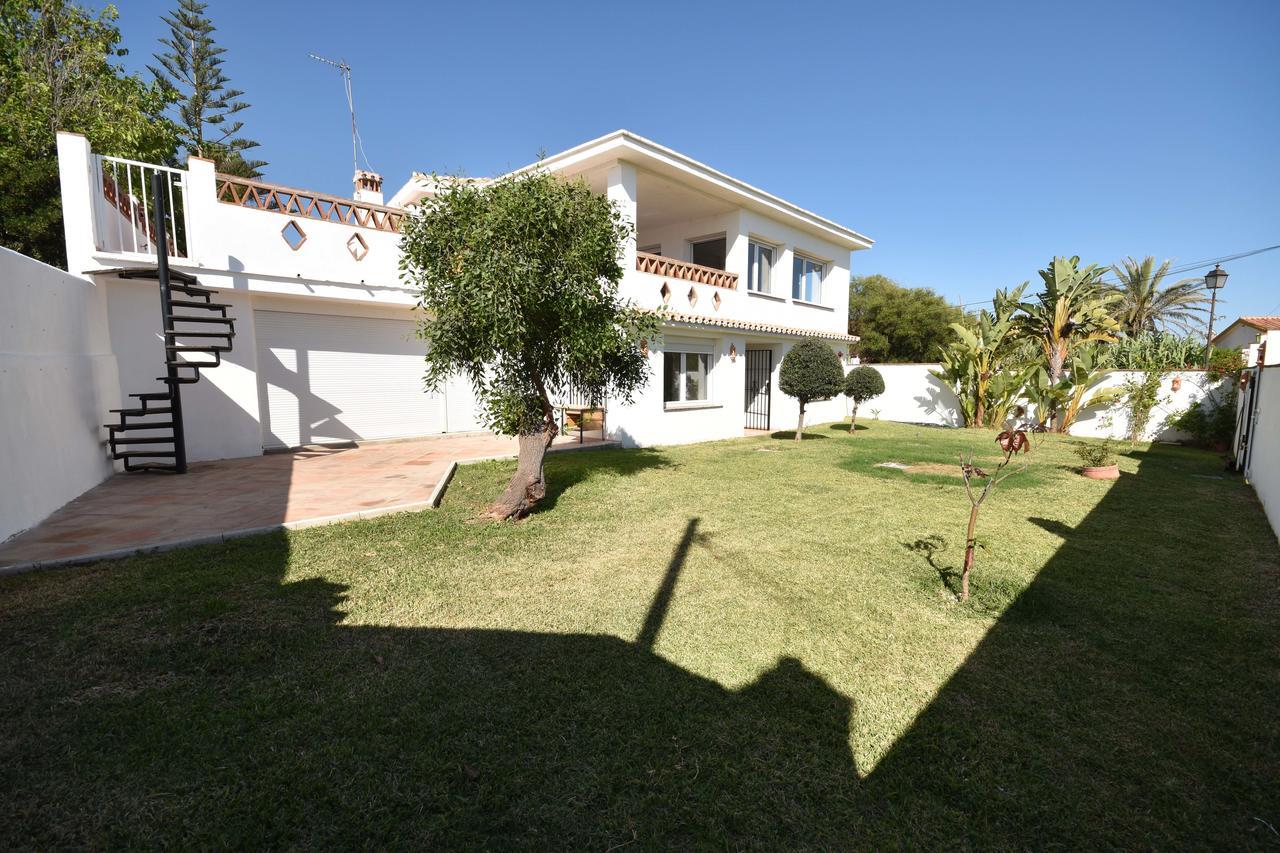 In The Second Line, Modern Beachfront Holiday Home In Costabella, מארבלה מראה חיצוני תמונה