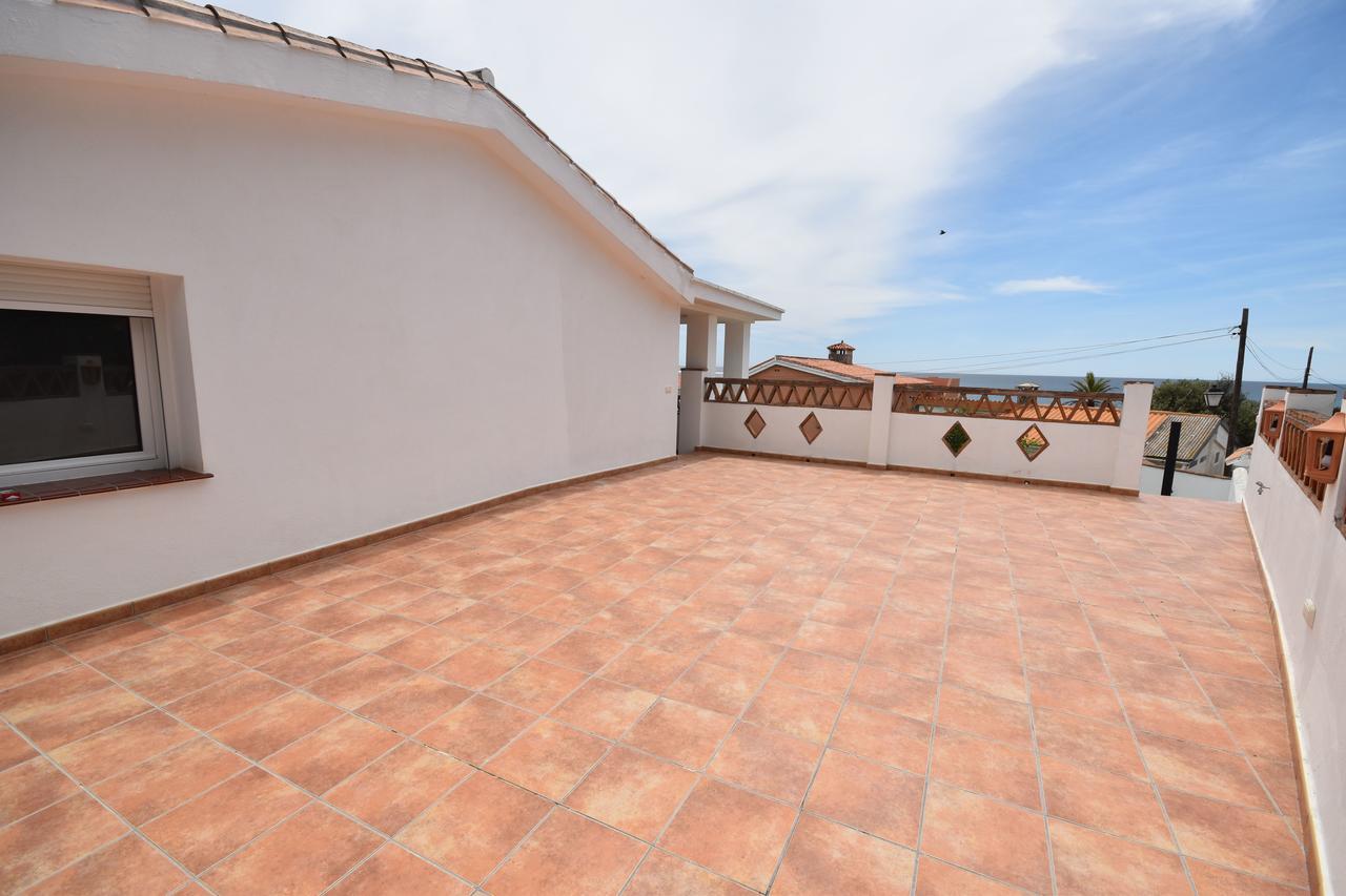 In The Second Line, Modern Beachfront Holiday Home In Costabella, מארבלה מראה חיצוני תמונה