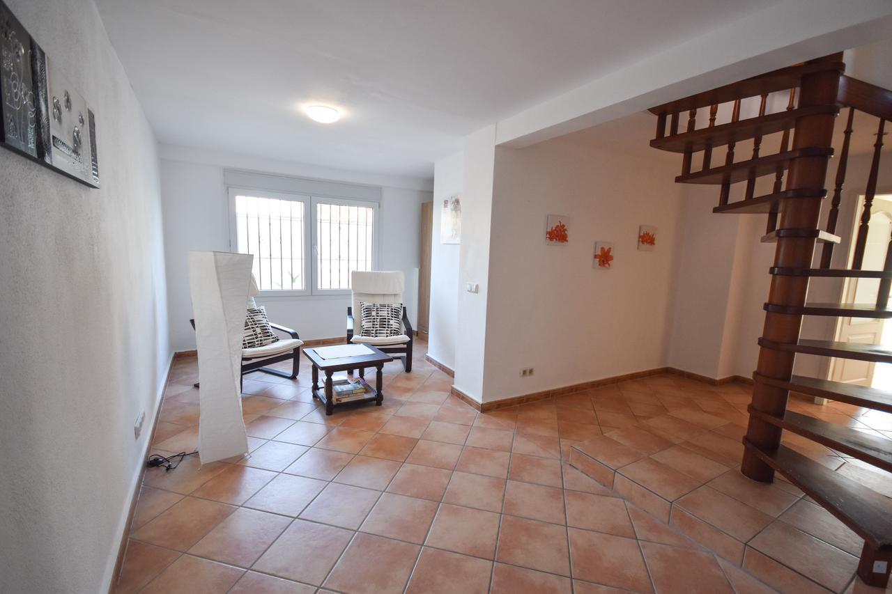 In The Second Line, Modern Beachfront Holiday Home In Costabella, מארבלה מראה חיצוני תמונה
