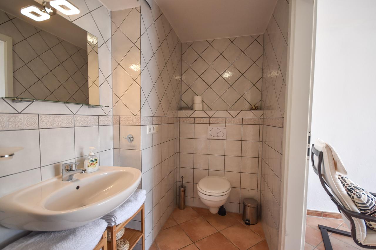 In The Second Line, Modern Beachfront Holiday Home In Costabella, מארבלה מראה חיצוני תמונה