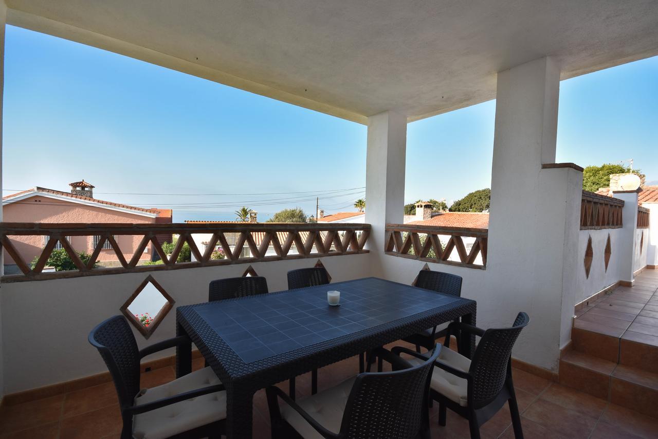 In The Second Line, Modern Beachfront Holiday Home In Costabella, מארבלה מראה חיצוני תמונה