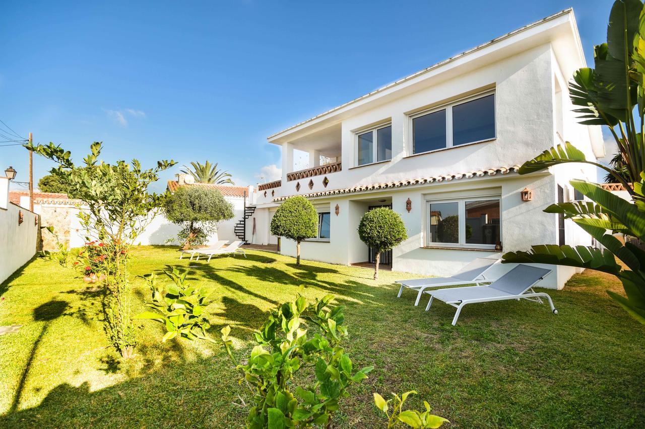 In The Second Line, Modern Beachfront Holiday Home In Costabella, מארבלה מראה חיצוני תמונה