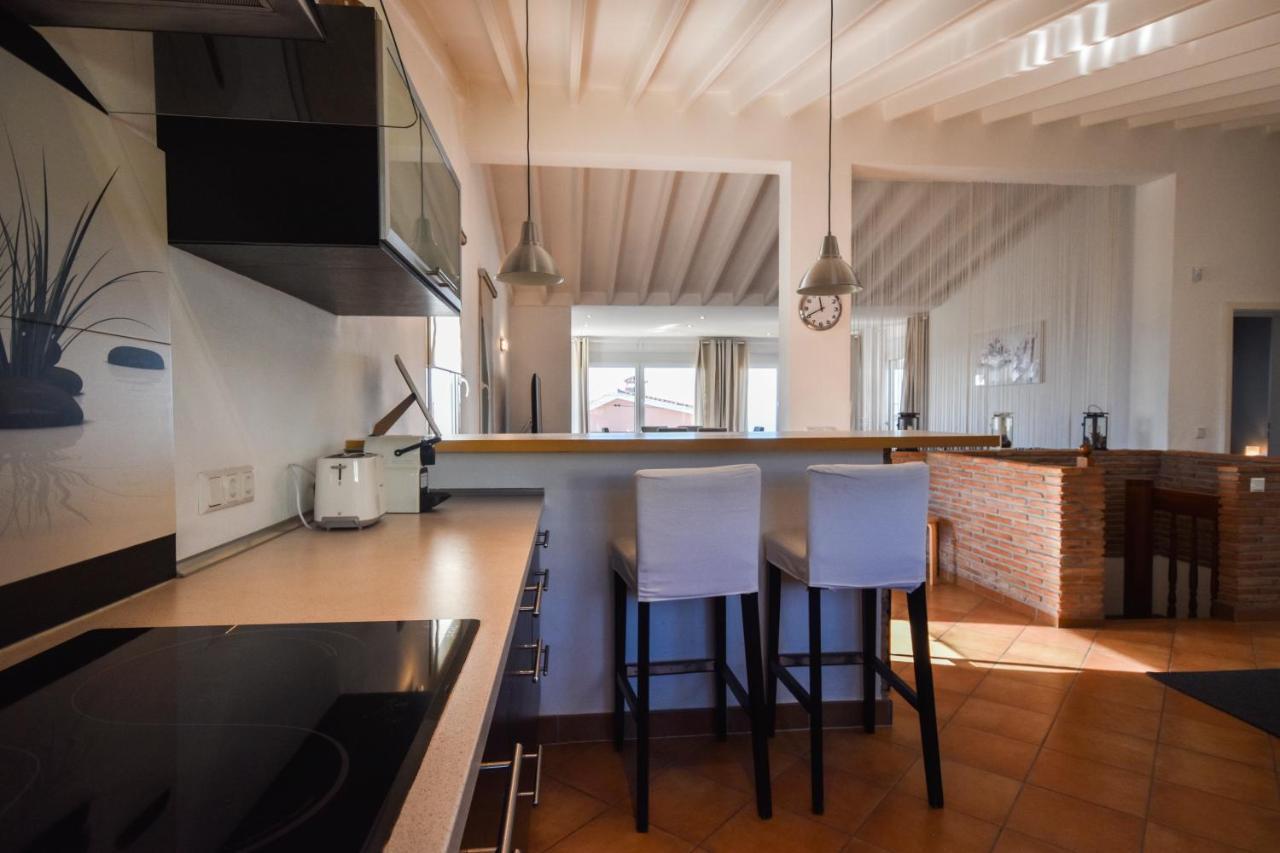 In The Second Line, Modern Beachfront Holiday Home In Costabella, מארבלה מראה חיצוני תמונה