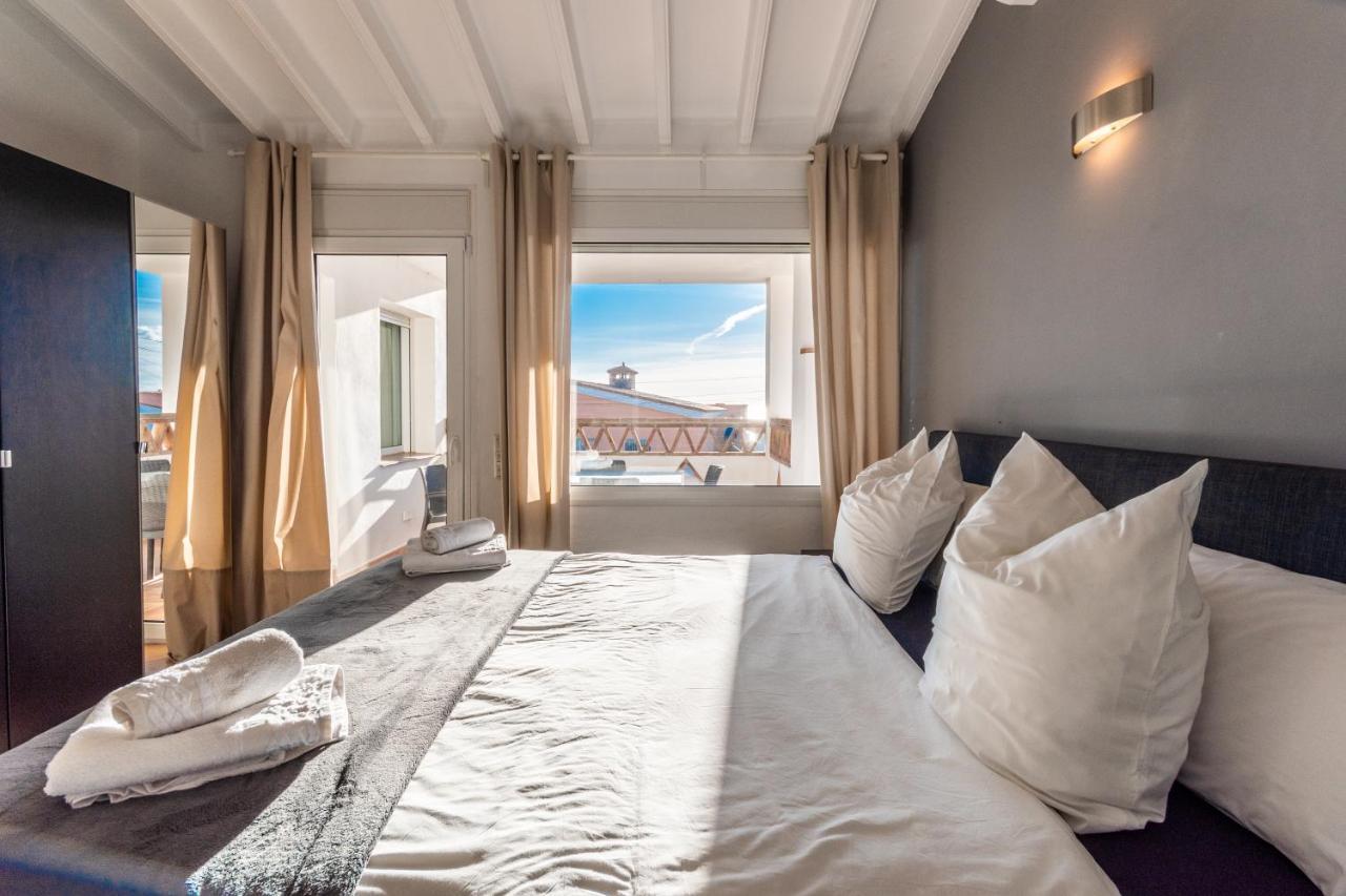 In The Second Line, Modern Beachfront Holiday Home In Costabella, מארבלה מראה חיצוני תמונה